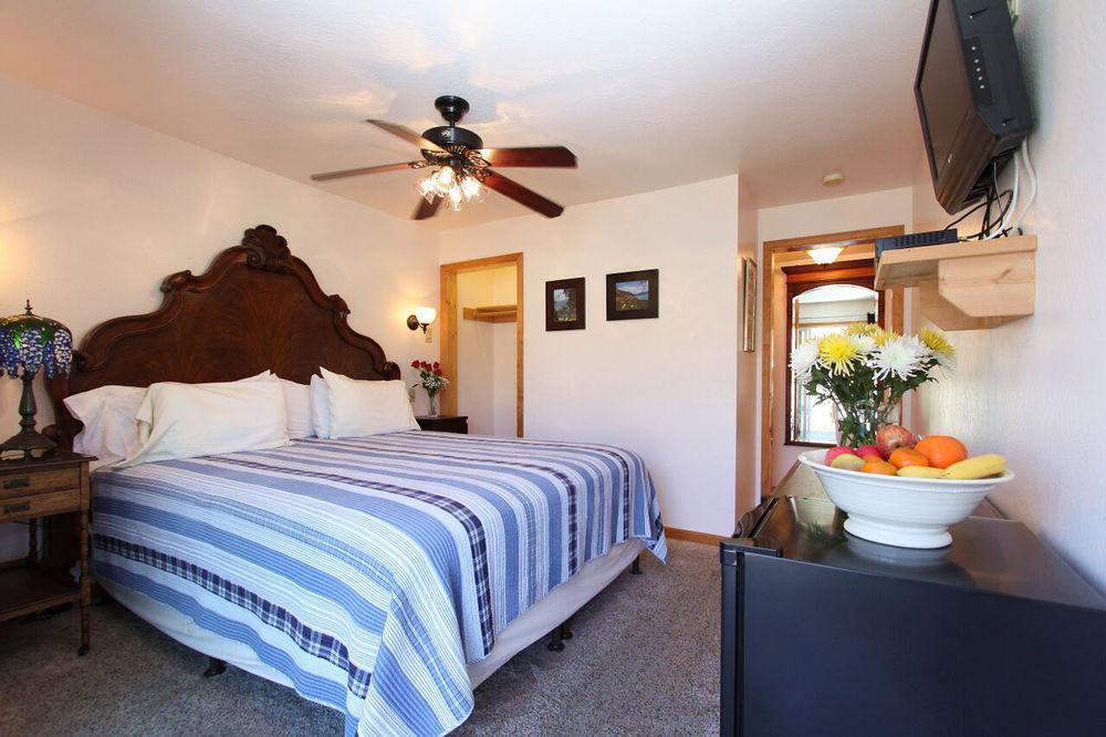 The Woods Hotel - Gay Lgbtq Cabins Guerneville Bagian luar foto
