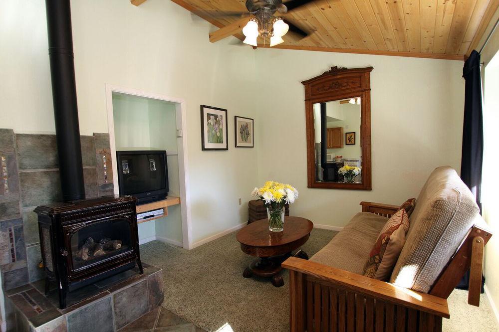 The Woods Hotel - Gay Lgbtq Cabins Guerneville Bagian luar foto