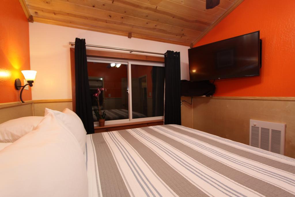 The Woods Hotel - Gay Lgbtq Cabins Guerneville Bagian luar foto