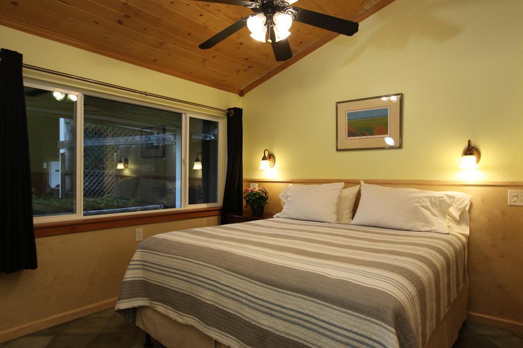 The Woods Hotel - Gay Lgbtq Cabins Guerneville Bagian luar foto