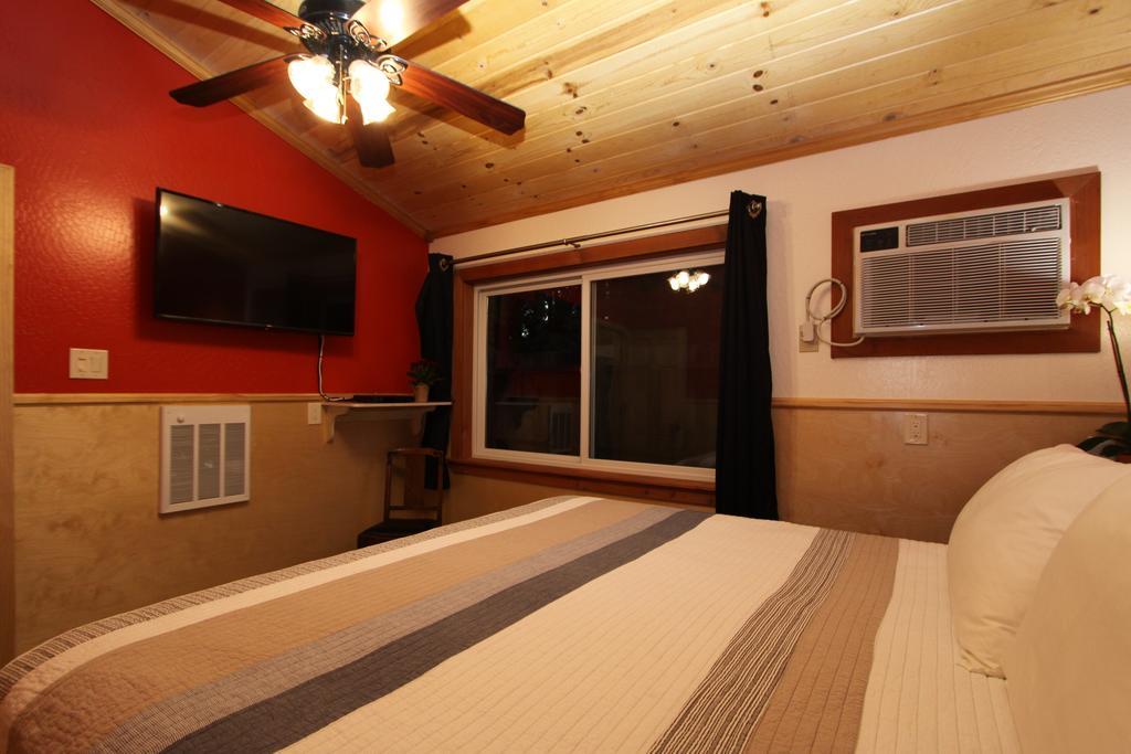 The Woods Hotel - Gay Lgbtq Cabins Guerneville Bagian luar foto