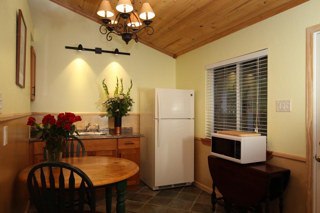 The Woods Hotel - Gay Lgbtq Cabins Guerneville Bagian luar foto