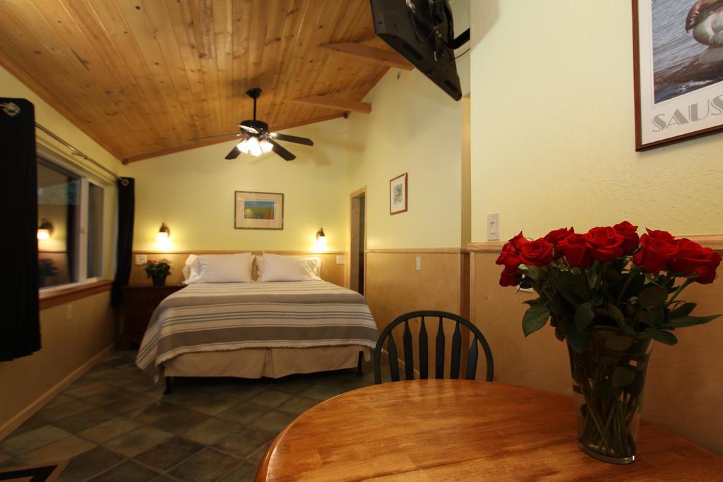 The Woods Hotel - Gay Lgbtq Cabins Guerneville Bagian luar foto