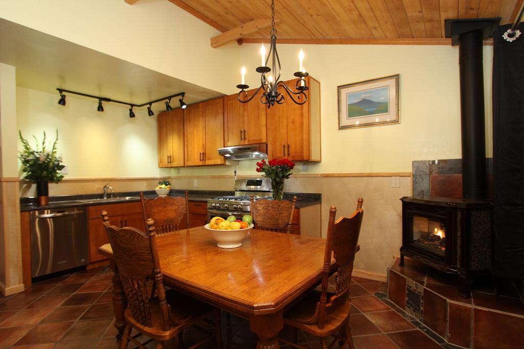 The Woods Hotel - Gay Lgbtq Cabins Guerneville Bagian luar foto