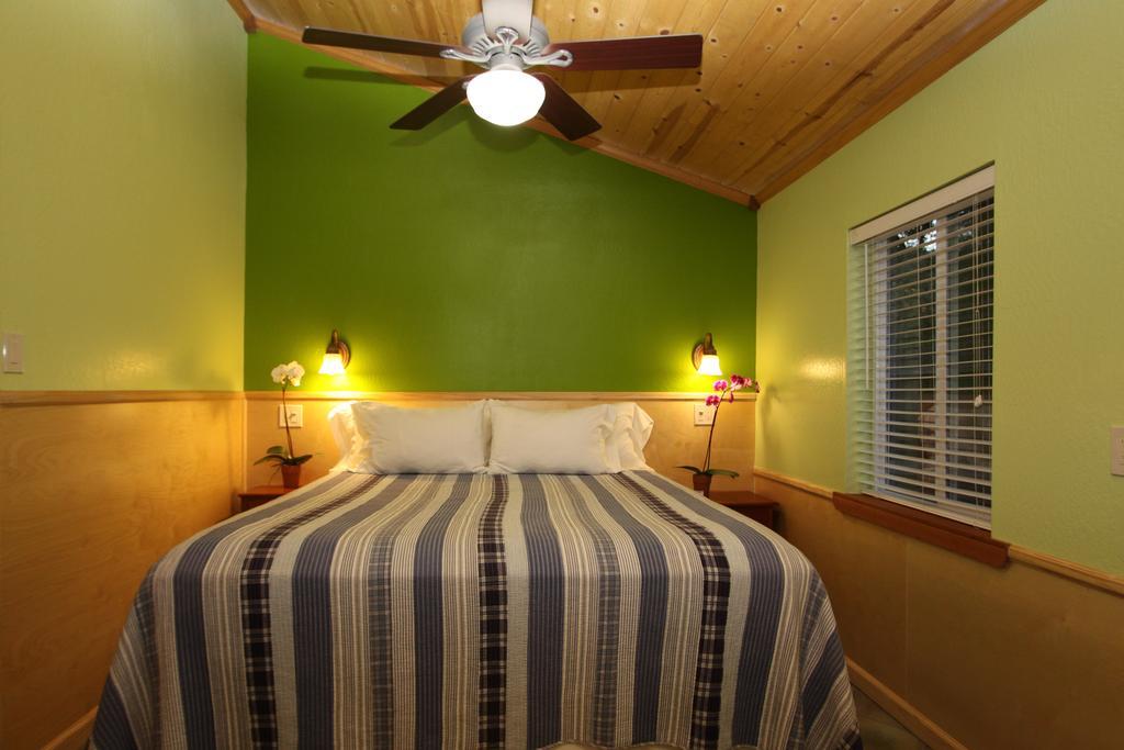 The Woods Hotel - Gay Lgbtq Cabins Guerneville Bagian luar foto