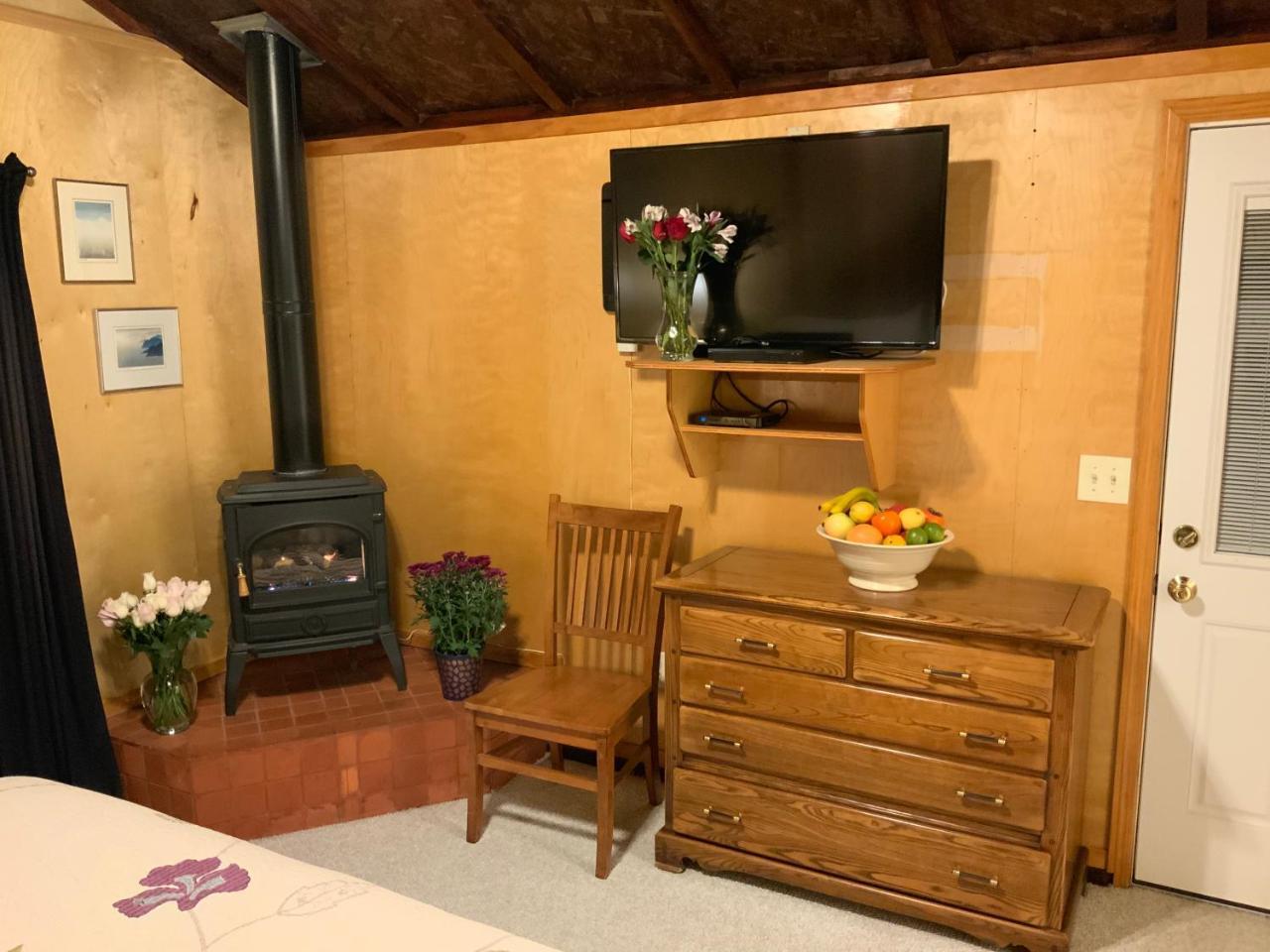 The Woods Hotel - Gay Lgbtq Cabins Guerneville Bagian luar foto